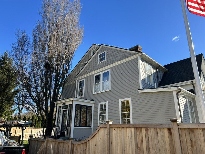 Suburban home in daylight before permanent lighting
