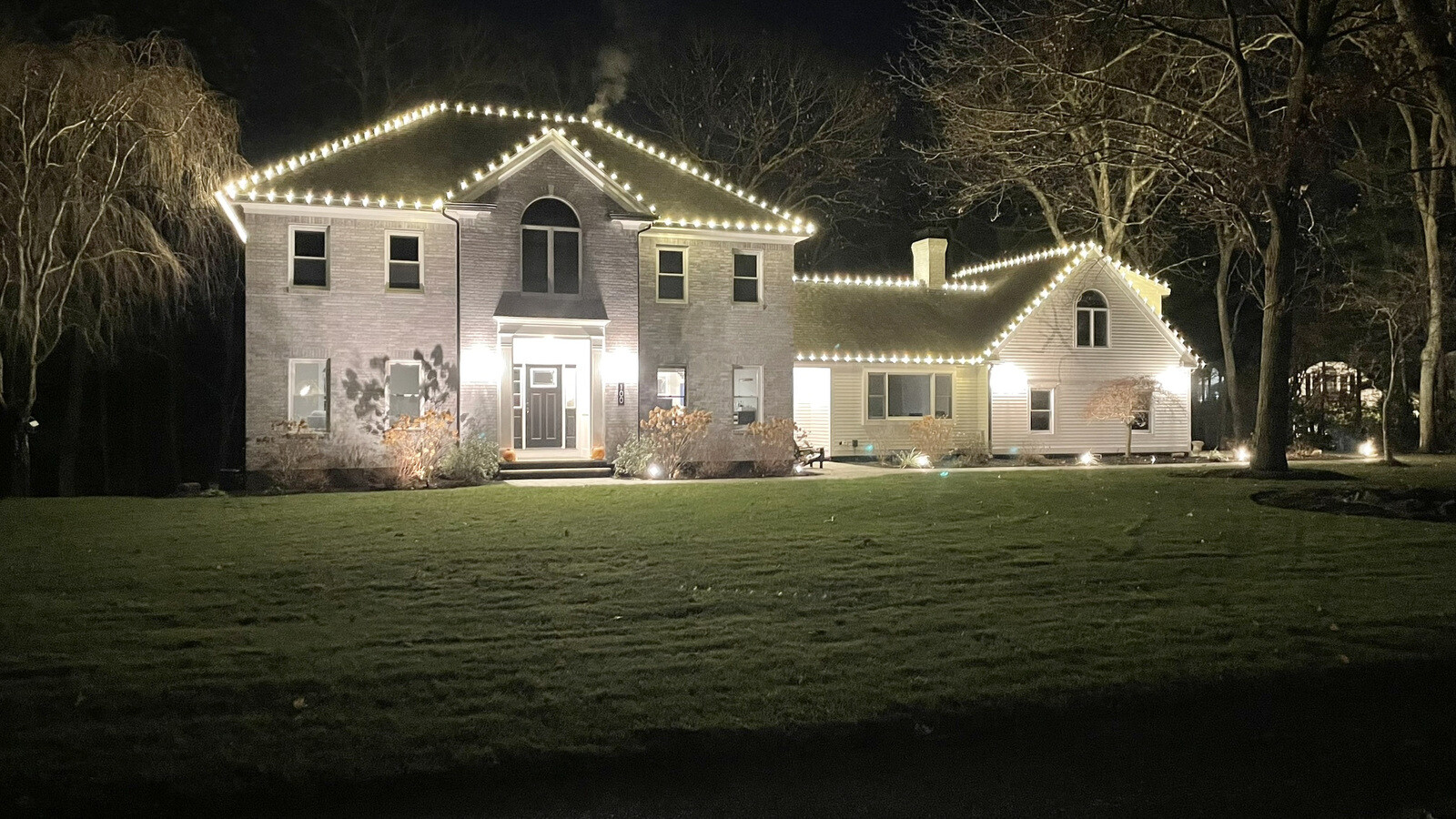 Christmas light installation in Middletown